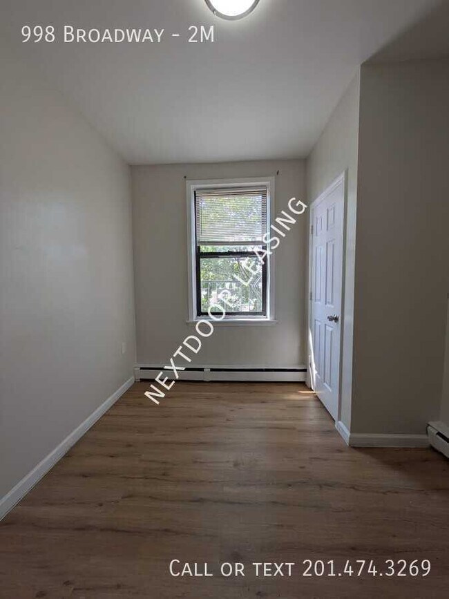 Building Photo - 998 Broadway-2M