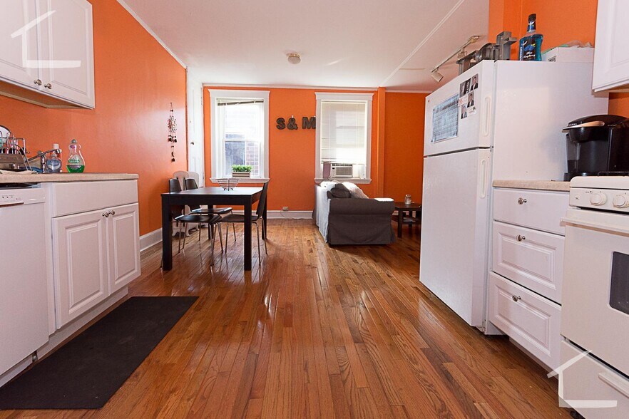 Building Photo - 324 Saint Paul St