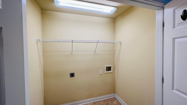 Building Photo - 3305 Beaumont Centre Cir