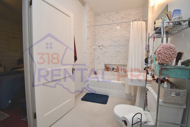 Building Photo - 3 Bed 2 Bath Home Within Walking Distance to Tech!
