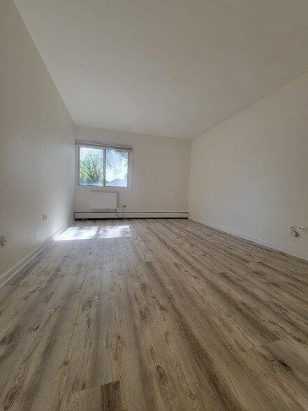 Building Photo - 810 E Shady Way