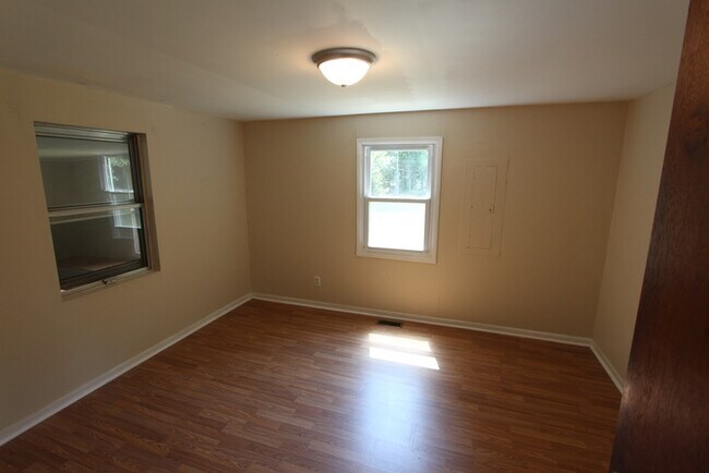 Building Photo - 3915 Foster Dr