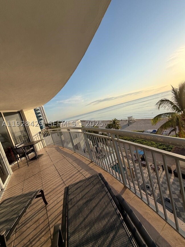 Building Photo - 17375 Collins Ave