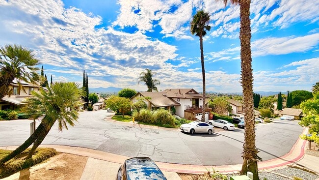 Building Photo - Wonderful Split-level Home with Spacious B...