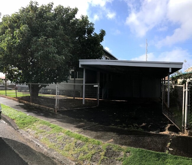 Building Photo - Spacious 5 Bedroom, 2 Bath, 2 Car Carport,...