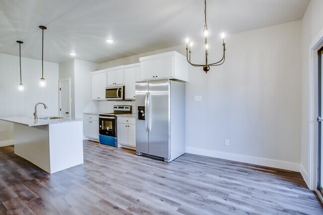 Building Photo - Wonderful Townhome in Cooper District!