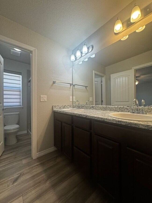 Building Photo - 5338 Kingscote Dr