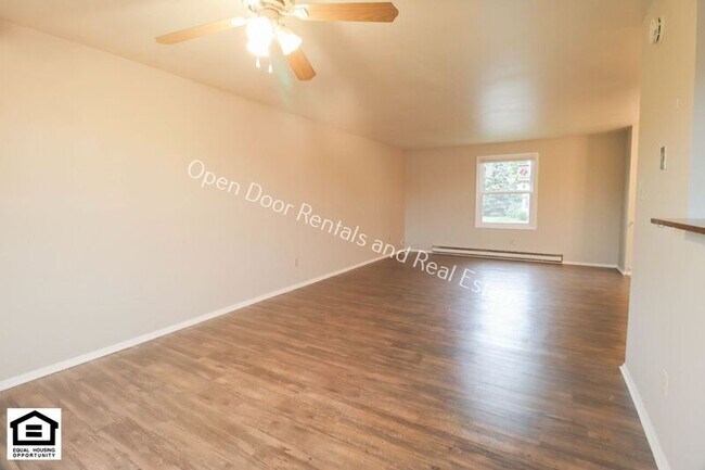 Building Photo - 301 E Hobart St