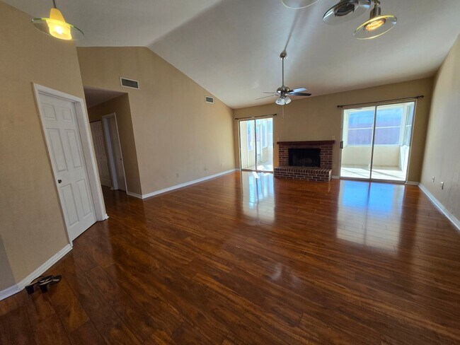 Building Photo - 3/2 in Northridge