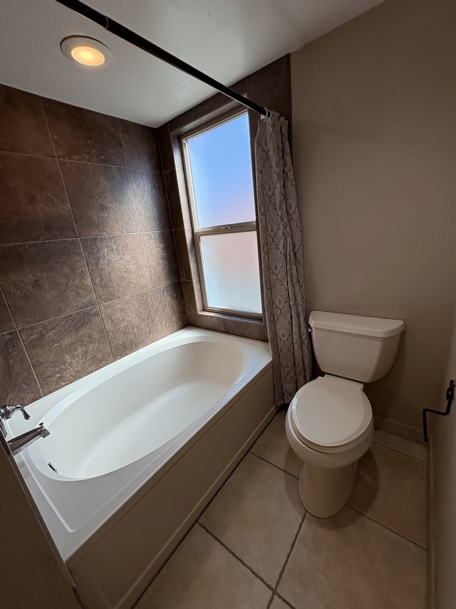 Building Photo - Eastside 3 bedroom 2 bath move in ready