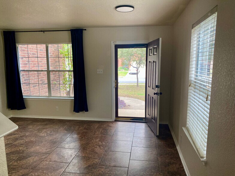 Building Photo - 14735 Bending Point