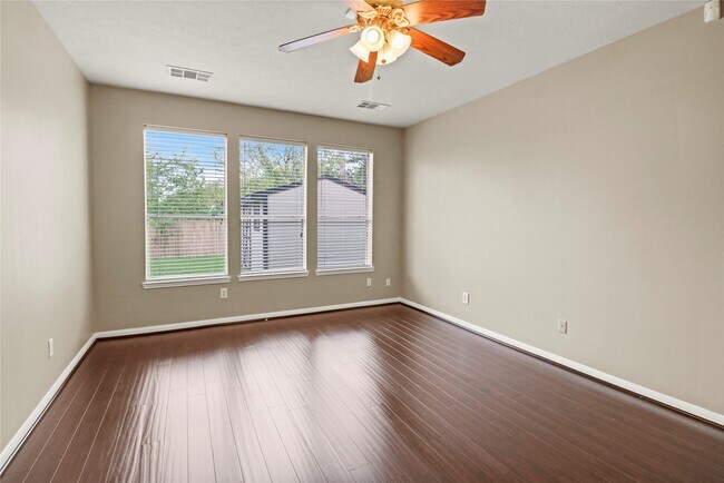 Building Photo - 10807 Oak Bayou Ln