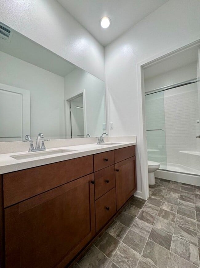 Building Photo - COMING SOON! Beautiful 4 bedroom Single St...