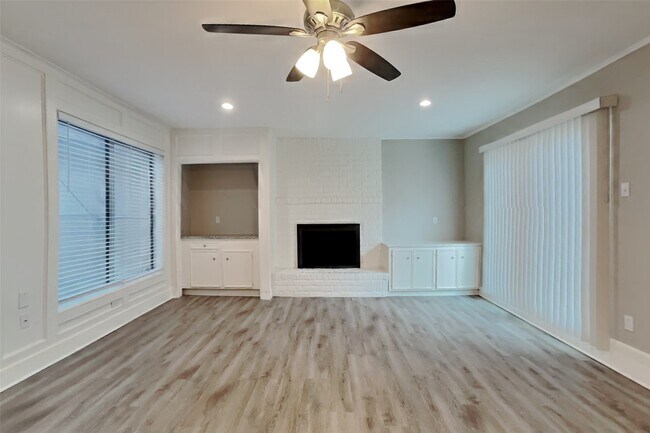 Building Photo - 2318 Turtle Creek Dr