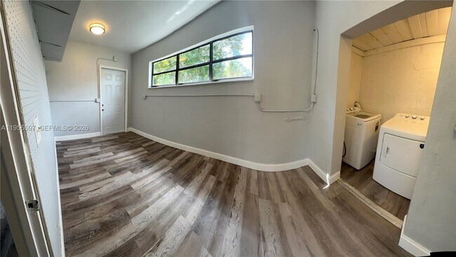 Building Photo - 1306 NW 11th Pl