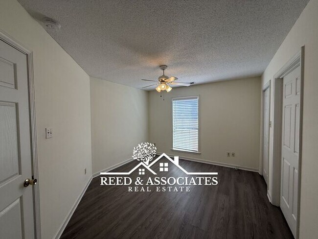 Building Photo - Spacious: 3 Bedroom in Cordova!