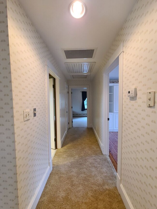 Building Photo - Charming 3-Bedroom, 2-Bathroom Home in South Haven, MI