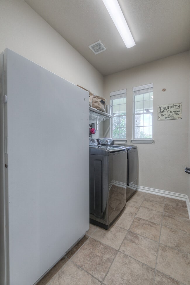 Washer & Dryer provided! - 323 Arbor Ridge Ln