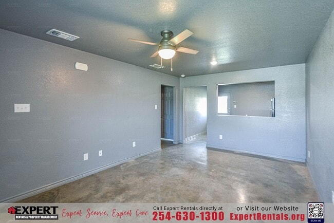 Building Photo - Discover the perfect blend of comfort and convenience!!