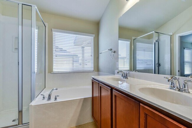 Building Photo - 18401 Friendship Hill Dr