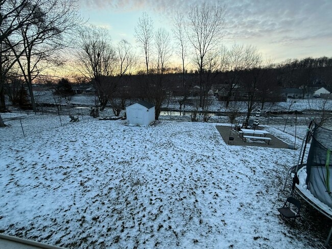 Building Photo - 5300 Saum St