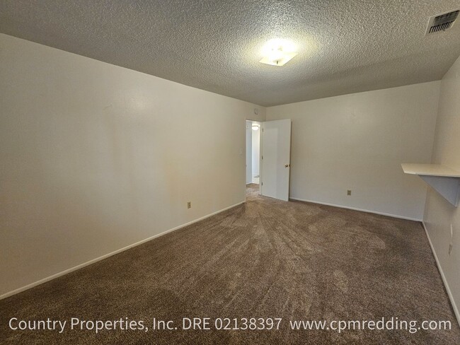 Building Photo - Spacious 3-Bedroom 2-Bathroom Home in Mary Lake Subdivision Available Now!