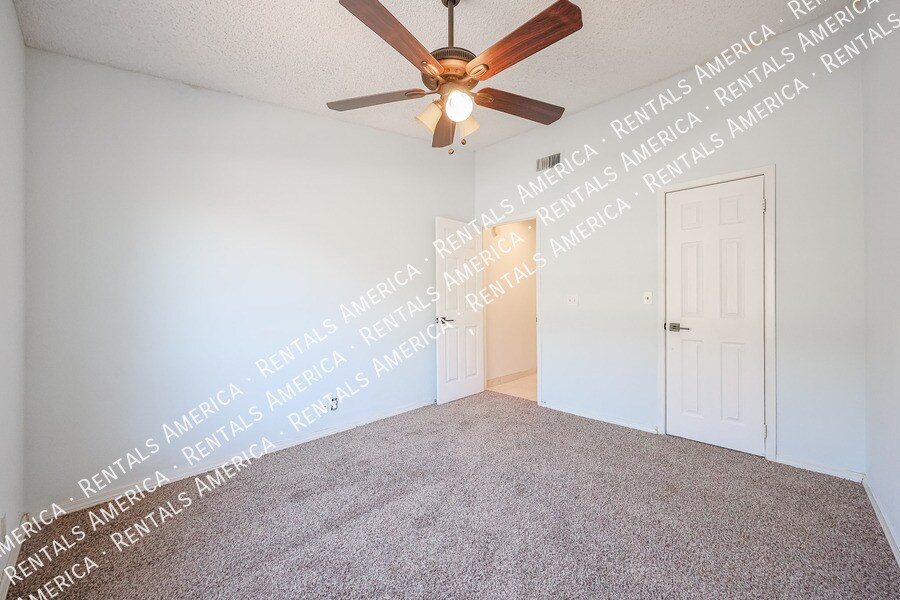 Building Photo - 14203 N 19th Ave