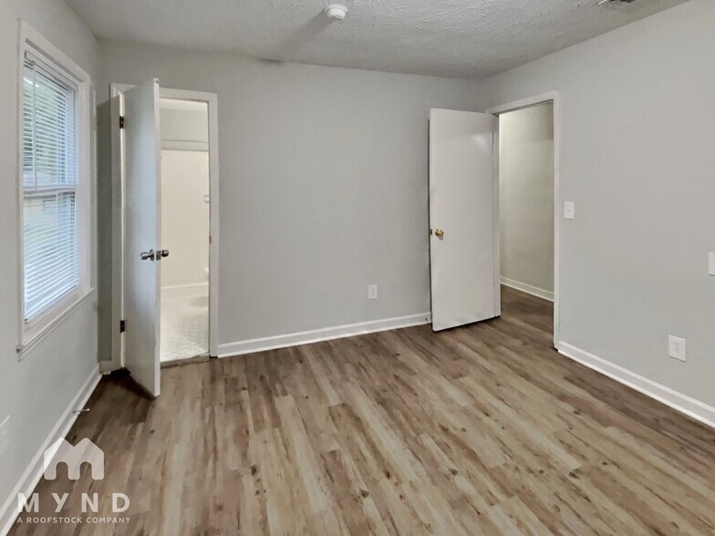 Building Photo - 2286 Briarwood Cir SW