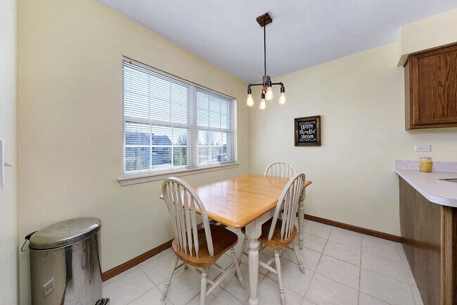 Building Photo - 2544 Dickens Dr