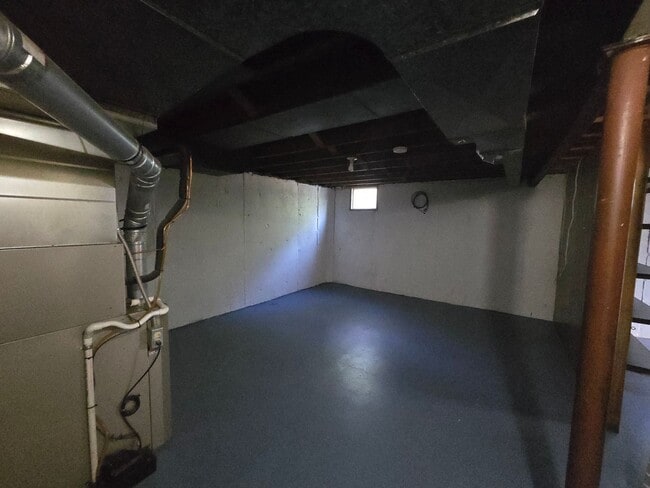 Building Photo - Lovely 2 Bedroom (with 1 bonus room), 2 ba...
