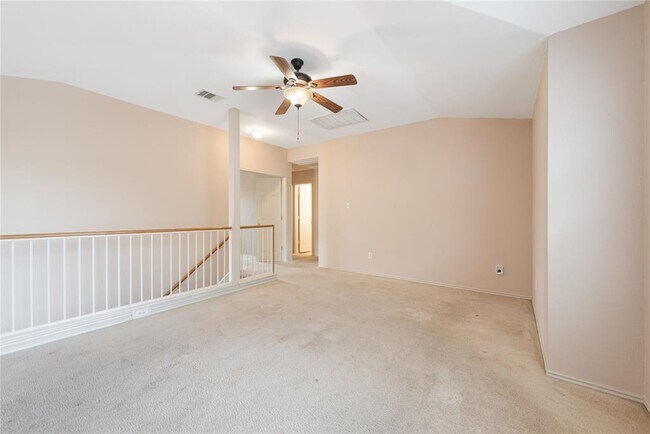 Building Photo - 1613 Darjeeling Dr