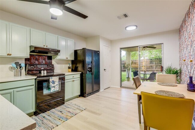 Building Photo - 5301 Apple Orchard Ln