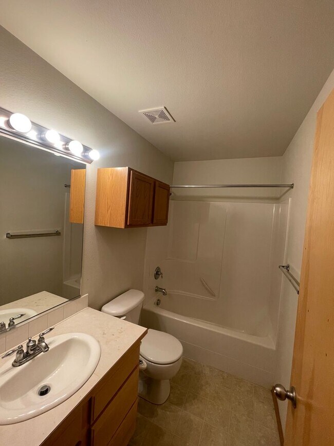 Building Photo - Charming 3 bed 2 bath in Five Mile Prairie! Half off first months rent!