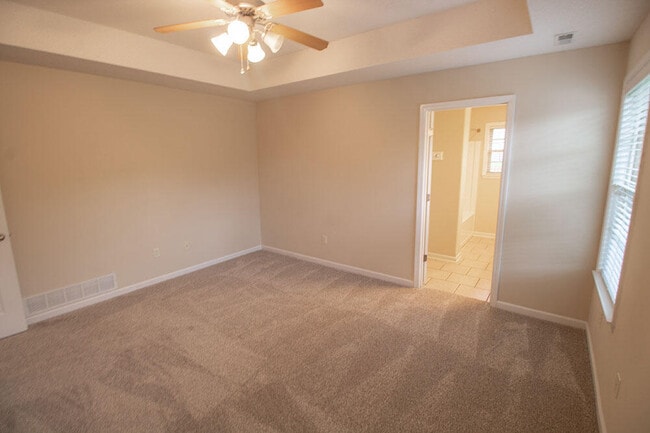 Building Photo - 7002 Madison Creek Dr