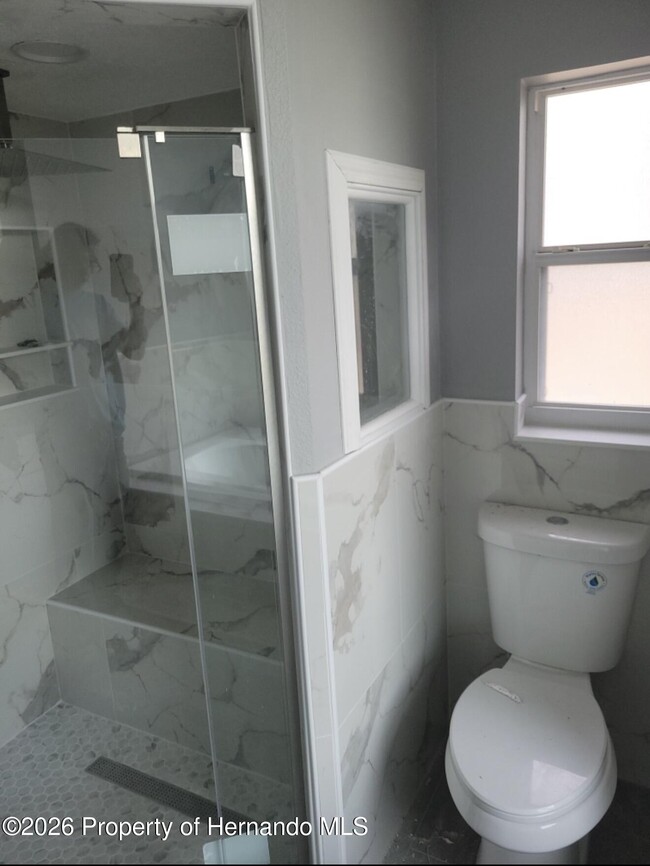 Building Photo - 9448 Tooke Shore Dr