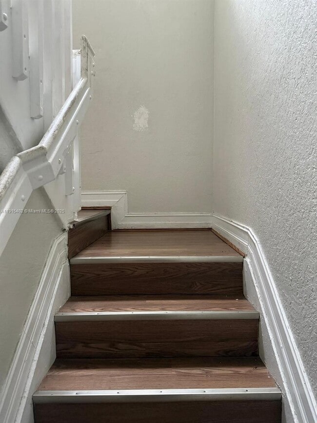 Building Photo - 657 SW 10th St