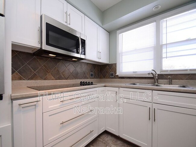 Building Photo - 4921 Bancroft St