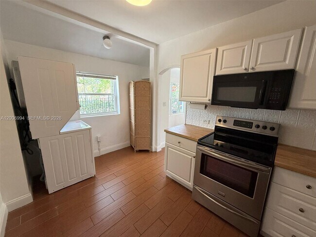 Building Photo - 294 NE 57th St
