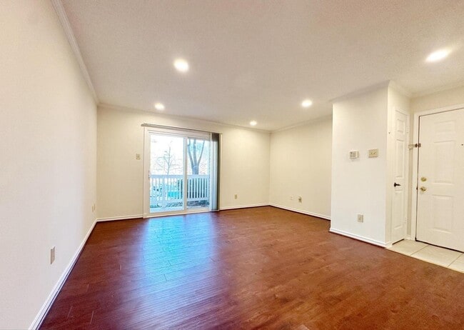 Building Photo - 1523 Lincoln Way