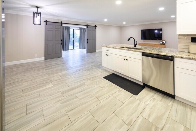 Building Photo - 6579 Spring Bottom Way