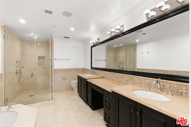 Building Photo - 208 S Lasky Dr