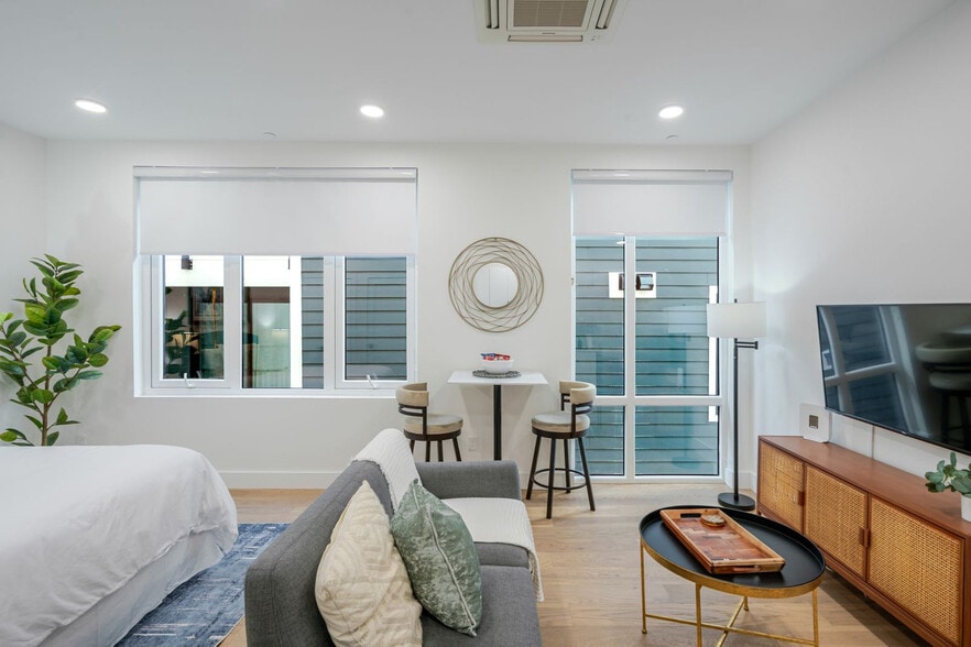 Building Photo - 38 Hichborn St