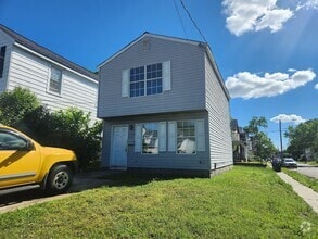 Building Photo - Newly Renovated