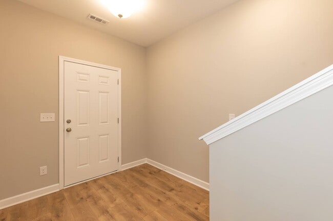 Building Photo - Four Bedroom Home