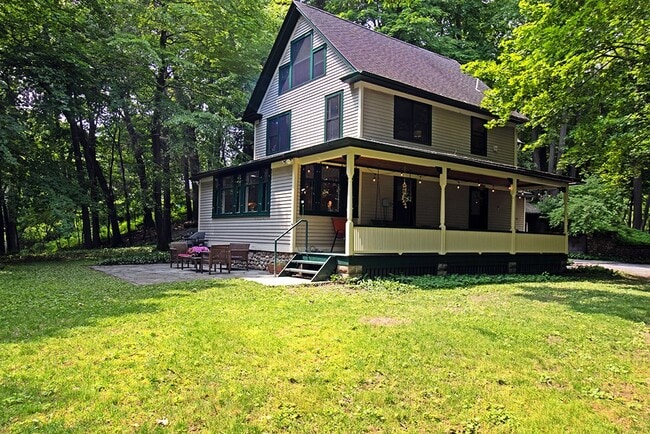 Building Photo - 90 Indian Trl Ave