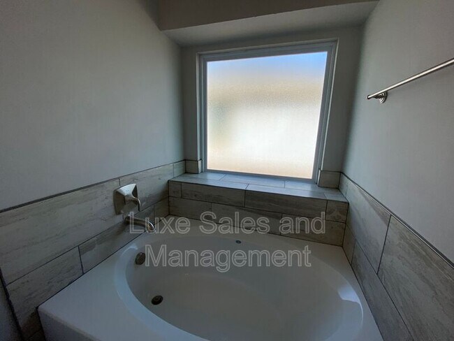 Building Photo - 8513 NW 77th Pl