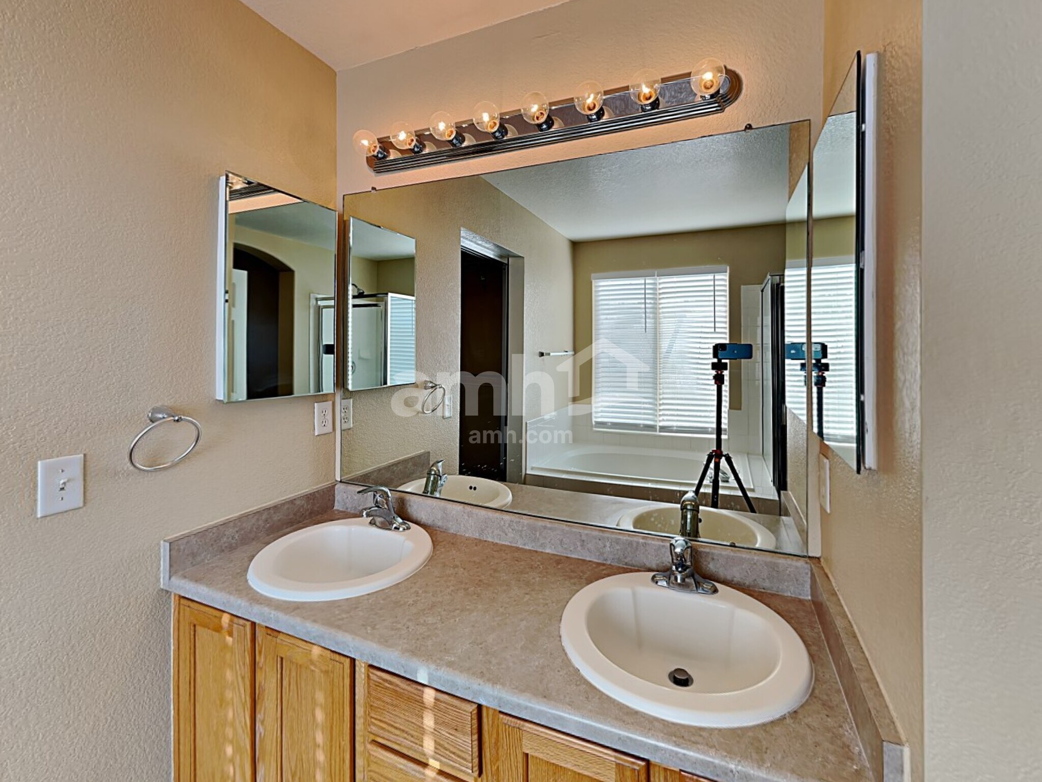 Building Photo - 6213 Westview Cir