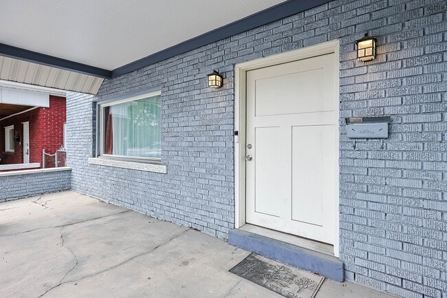 Building Photo - 722 S 700 E