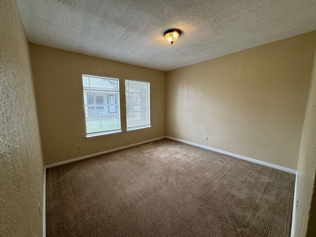 Building Photo - 2-Bedroom Duplex for Rent in Killeen