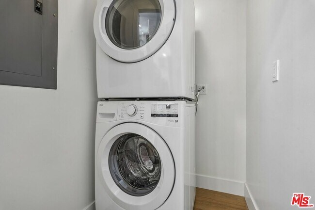 Building Photo - 6521 Homewood Ave